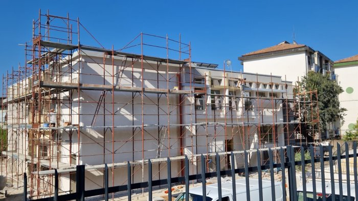 lavori scuole torre e pieta megna e farese amministrazione naviga a vista