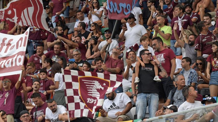 salernitana batte forte il cuore granata a bolzano oltre 1000 tifosi