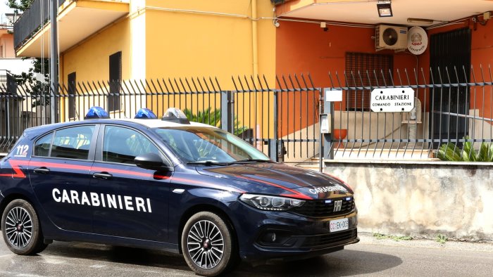 sorpresi alla guida di un auto rubata due ragazzi denunciati