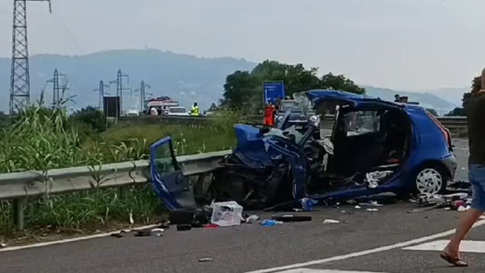 incidente nel salernitano morte due persone in moto sono di atripalda