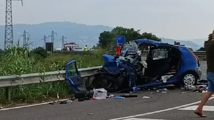 coniugi morti sulla statale 18 al guidatore era stata revocata la patente