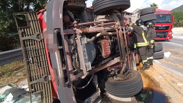 valle di maddaloni incidente tra autocarro e minibus