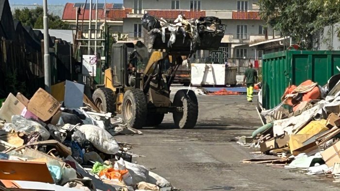 castellammare rimossa la discarica abusiva a traversa fondo d orto