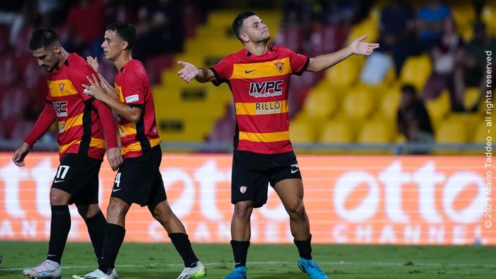 il benevento stende la cavese tutte le foto del match