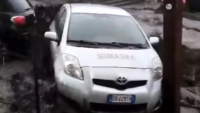 da baiano a mugnano irpinia sott acqua fiumi di fango in strada