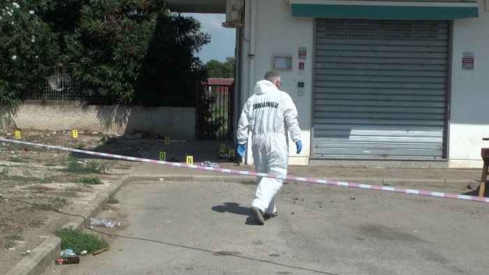 lite furibonda a battipaglia straniero preso a bottigliate finisce in ospedale