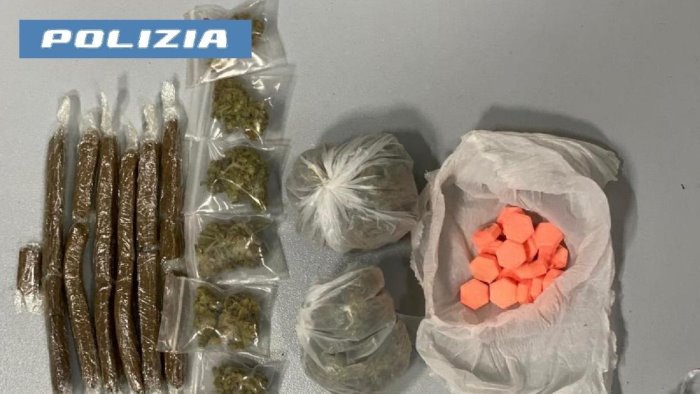 sorpreso con la droga la polizia arresta un 38enne