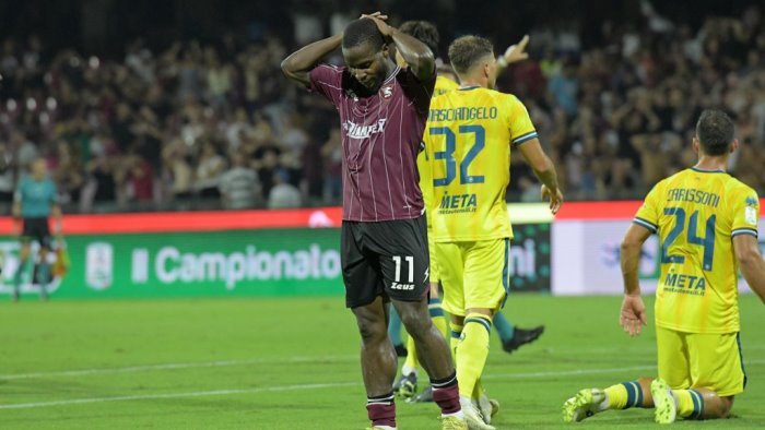 salernitana tegola kallon il giudice sportivo vara una maxi squalifica