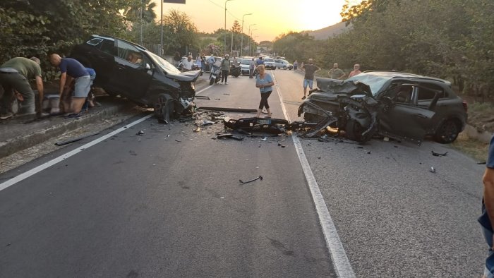 incidente mortale nel vallo lauro dai video la dinamica dell impatto