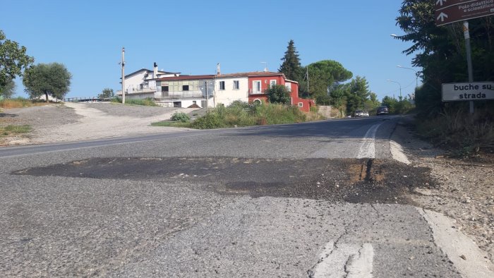 attenzione sulla statale 90 ad ariano buche e voragini in agguato