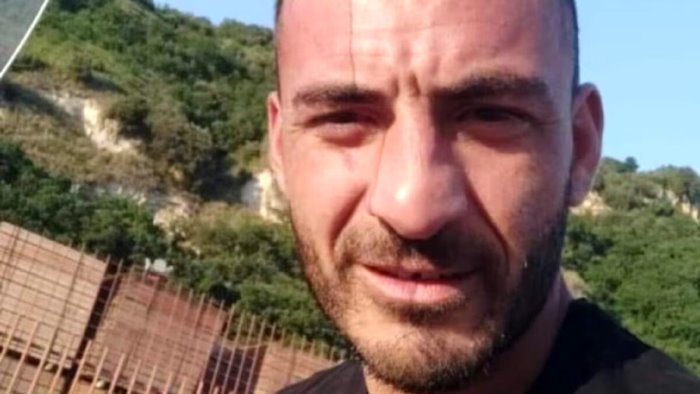 incidente scooter auto muore il 37enne ciro russo lascia cinque figli