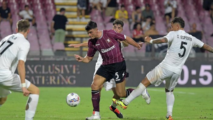 salernitana il salisburgo all assalto di daniliuc ferrari e ad un passo