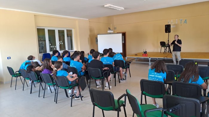 campo scuola protezione civile a castel baronia il fascino dei radioamatori