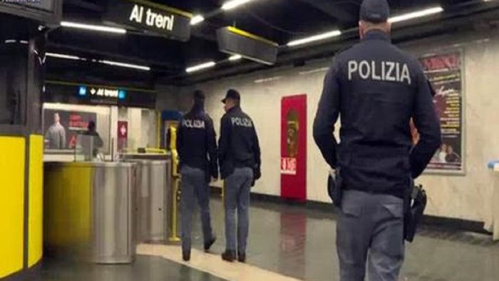 turista olandese accoltellato a napoli indagini in corso