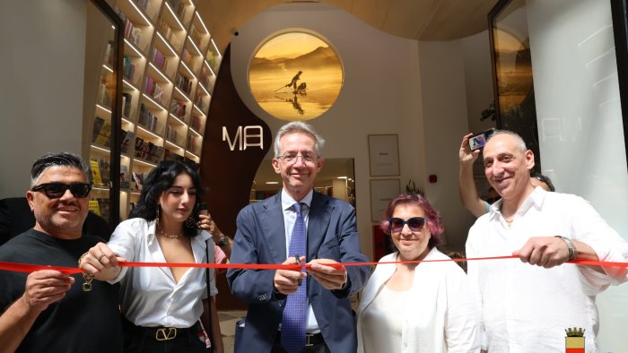 mondadori alla galleria umberto un altro passo per il rilancio culturale