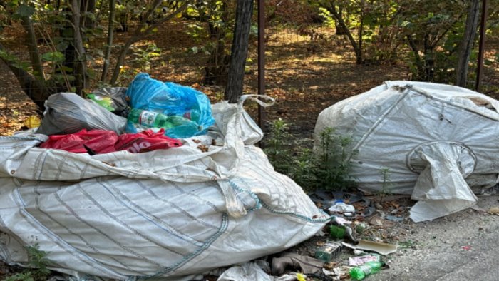 camposano scoperta una discarica di rifiuti a cielo aperto