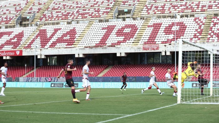 salernitana in tv la serie b stringe con sky e dazn spunta amazon prime