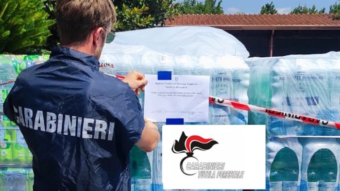 casse di acqua minerale al sole a 40 gradi sequestro dei carabinieri forestali