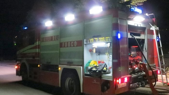 montesarchio fiamme in una pizzeria