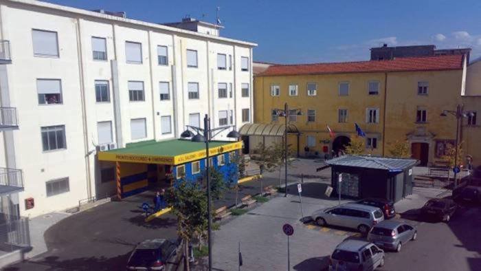 batterio in ospedale infetta gli anziani chiuso il reparto