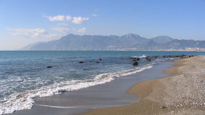 balneazione l estate nera di battipaglia secondo arpac