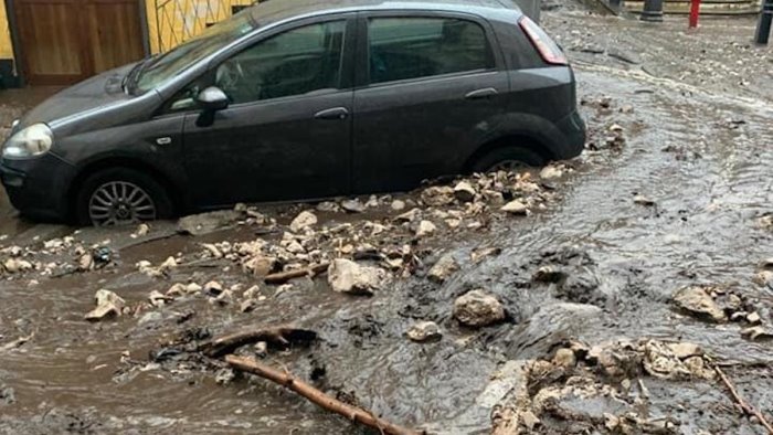 sarno fango e detriti invadono la citta evacuate famiglie