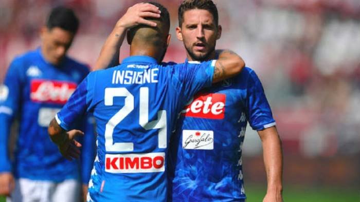 napoli 6 0 con il genoa stop per insigne