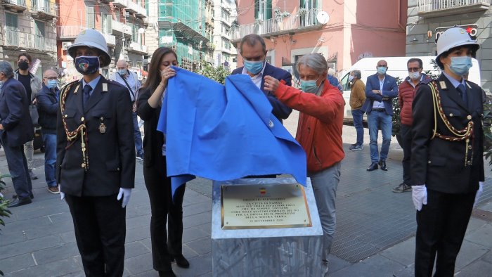 napoli si celebra la prima giornata del orgoglio partenopeo