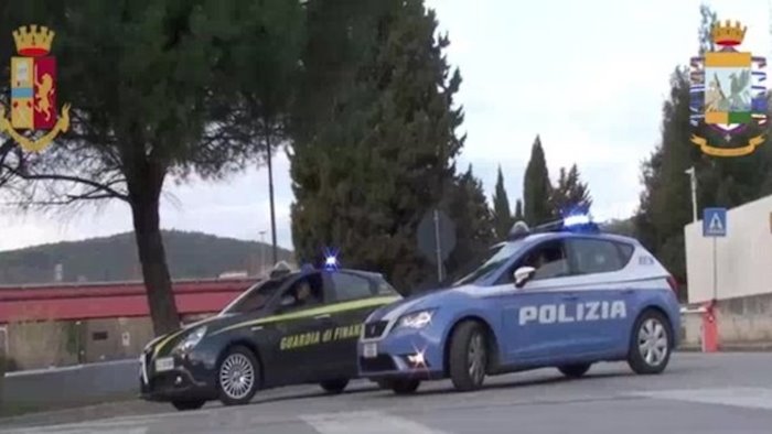 blitz congiunto di polizia e finanza smantellato un nuovo clan di camorra