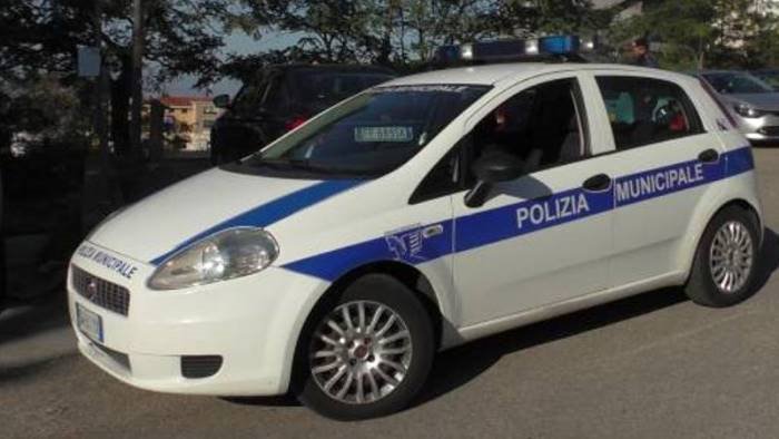 ariano escrementi di cani non raccolti in strada scattano i controlli