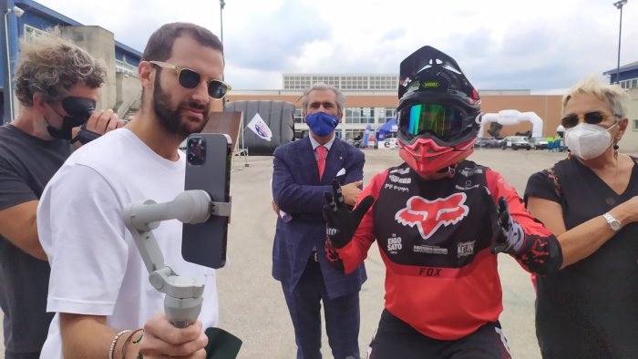 sud motor expo freestyler in diretta con i bimbi negli ospedali