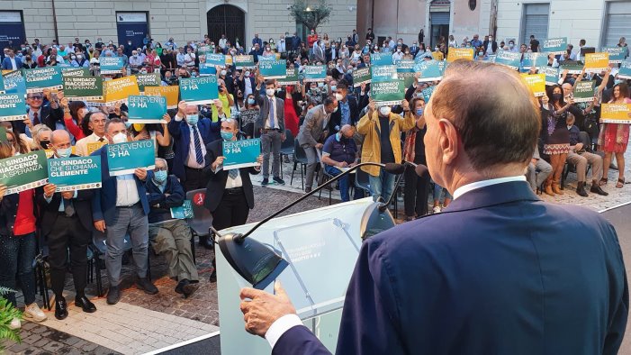 mastella presenta le liste grande partecipazione in piazza roma