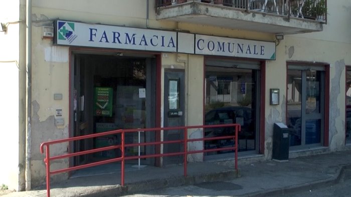 rapina alla farmacia comunale bottino da 4mila euro banditi in fuga