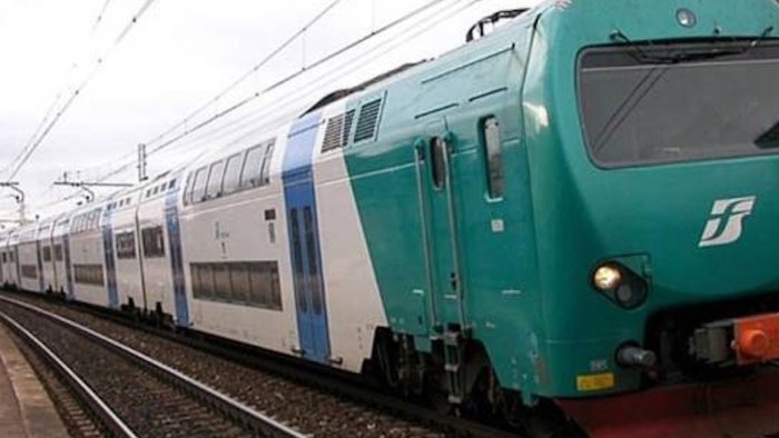 rapina sul treno regionale ai domiciliari un 21enne