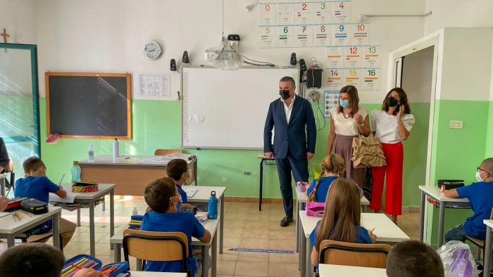 suona la prima campanella si torna a scuola che la dad resti solo un ricordo