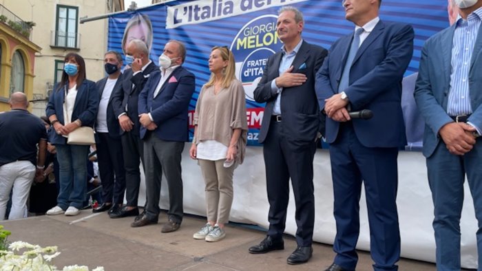 salerno al voto meloni liberiamola dal cabaret di de luca e dai suoi avatar