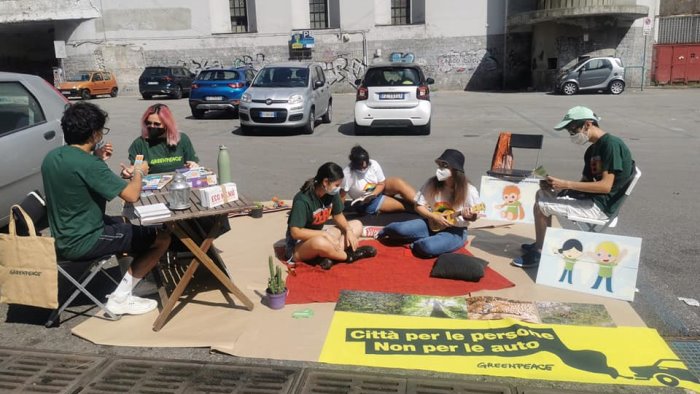 salerno greenpeace trasforma il parcheggio di piazza casalbore in parco urbano