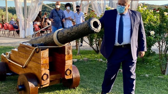 agropoli dopo 21 anni gli antichi cannoni tornano al castello