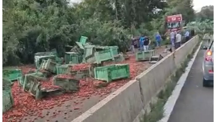 incidente mortale sul raccordo chiusa la strada da atripalda a serino