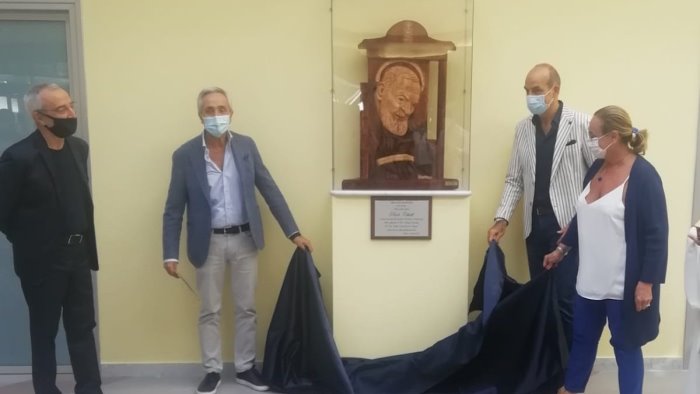 salerno inaugurata al ruggi una statua dedicata a san pio da pietrelcina