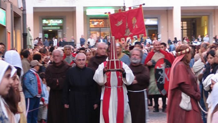 ariano approda a pistoia al festival dei luoghi medievali