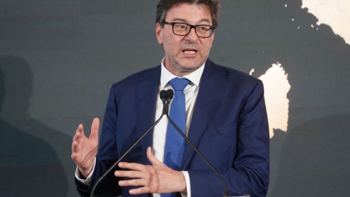 giorgetti prevedo l estensione del green pass e misura di garanzia