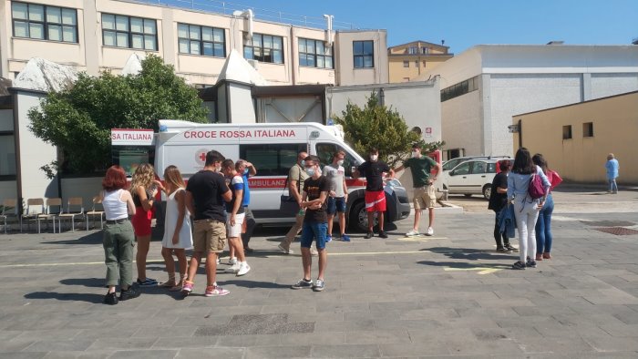 scuola sicura 100 vaccinazioni all open day del liceo scientifico di eboli