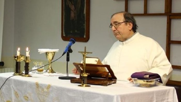 una messa per l addio a padre francesco la chiesa del rosario preghera per lui