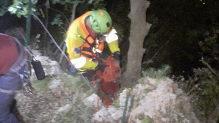 precipita lungo il sentiero degli dei salvato un uomo dal soccorso alpino