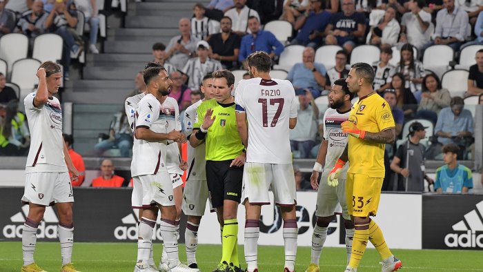 juventus salernitana l aia il var non aveva a disposizione altre immagini