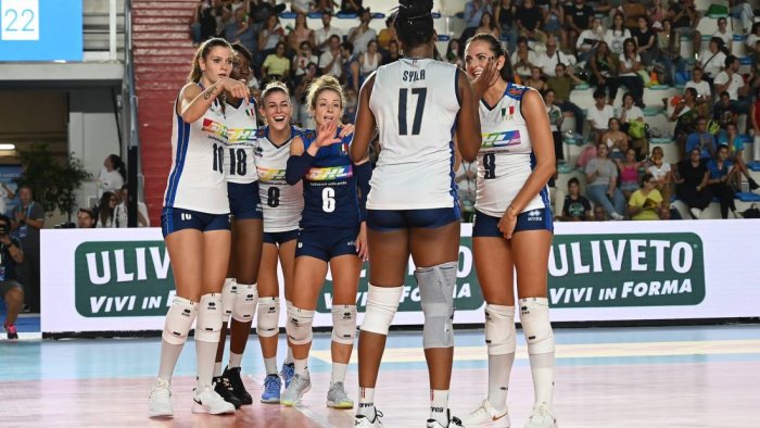 italvolley a napoli contro la polonia arriva la prima vittoria