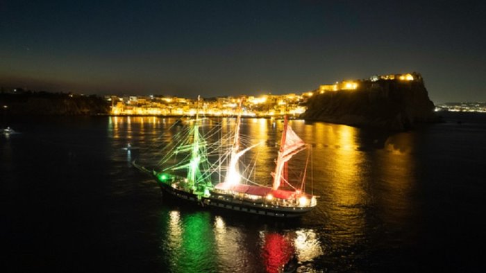 premio penisola sorrentina al via con la palinuro a marina piccola e a meta