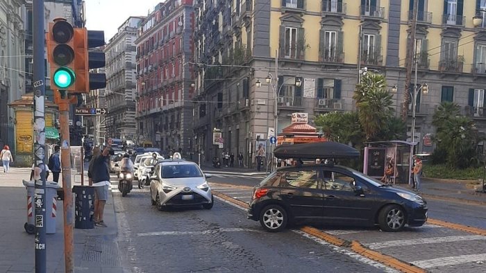 napoli ztl a piazza dante la commissione mobilita chiede l eliminazione