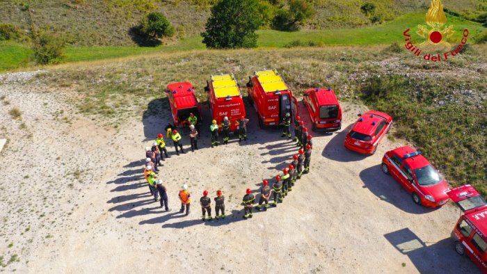 vigili del fuoco concluso l addestramento nel parco eolico a san gregorio magno